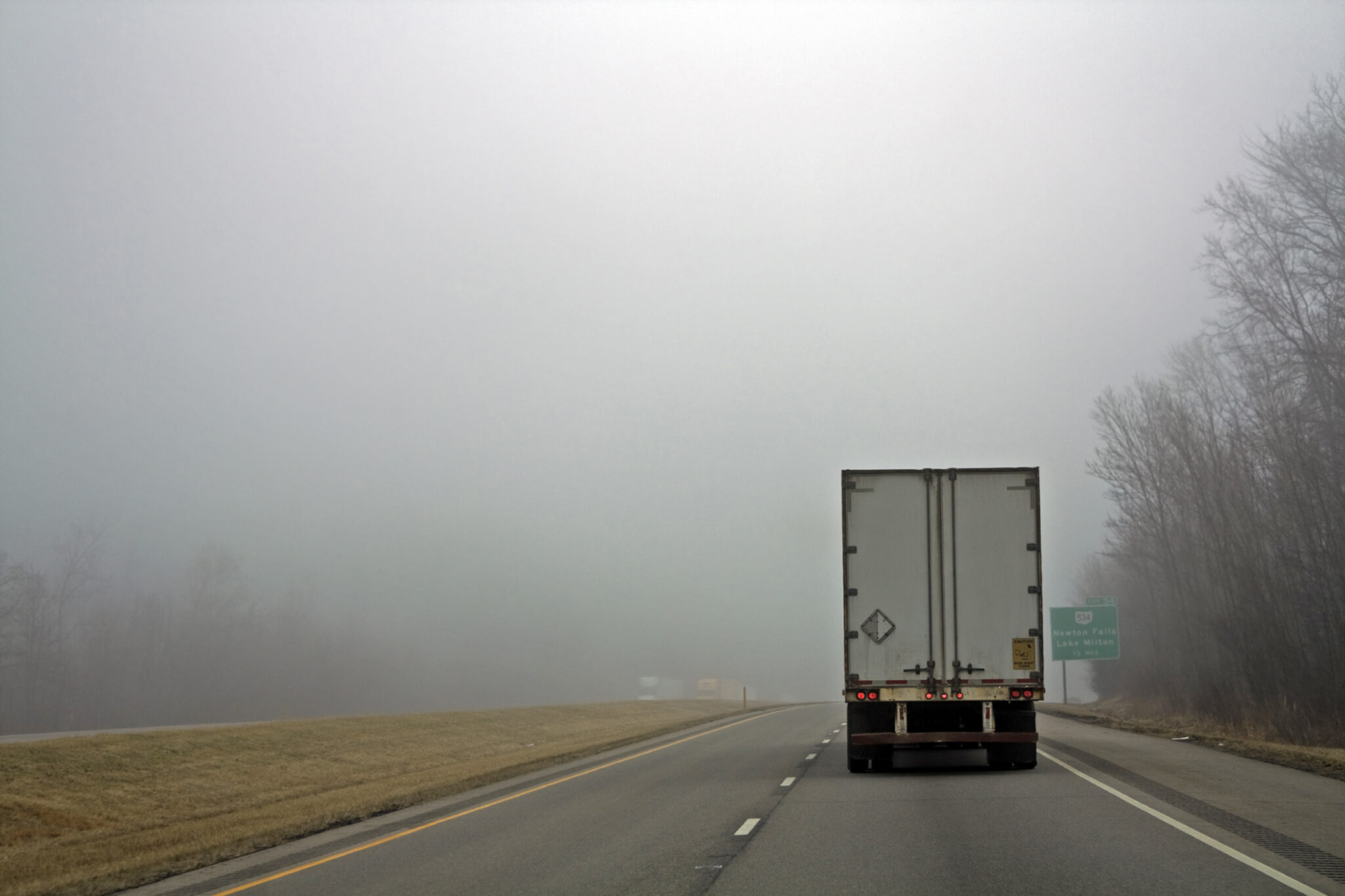 Safety Tips for Truck Driving in Foggy Conditions BarrNunn